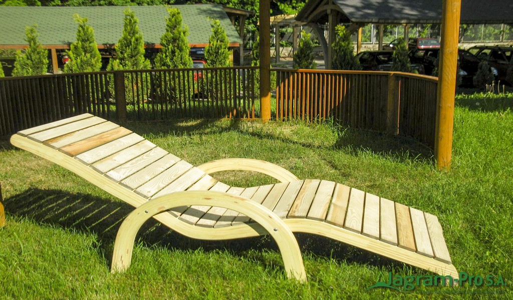 leżak ogrodowy - architektura ogrodowa z drewna klejonego