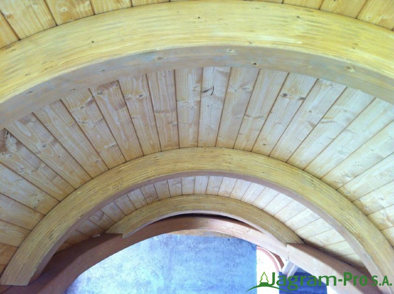 konstrukcja lukarny dachowej z drewna